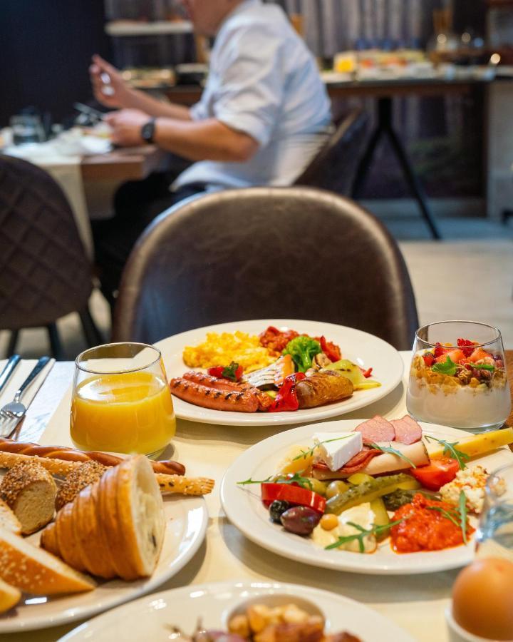 Emery Hotel Priştine Dış mekan fotoğraf